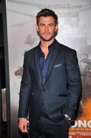 Chris Hemsworth Tank Top #2972592