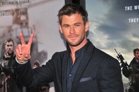 Chris Hemsworth Longsleeve T-shirt #2972620