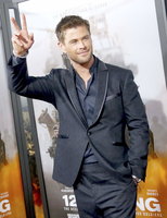 Chris Hemsworth Longsleeve T-shirt #2972621