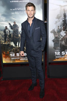 Chris Hemsworth Longsleeve T-shirt #2972632