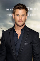 Chris Hemsworth Sweatshirt #2972645