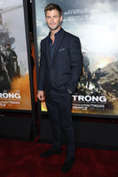 Chris Hemsworth Longsleeve T-shirt #2972656