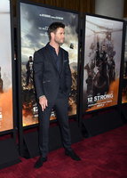 Chris Hemsworth Longsleeve T-shirt #2972658