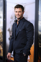 Chris Hemsworth Longsleeve T-shirt #2972675