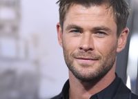 Chris Hemsworth Longsleeve T-shirt #2972677