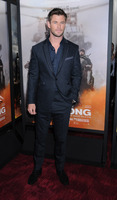 Chris Hemsworth Longsleeve T-shirt #2972678