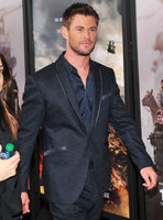 Chris Hemsworth Longsleeve T-shirt #2972682