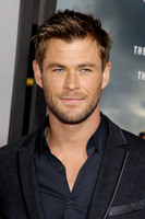 Chris Hemsworth Longsleeve T-shirt #2972688