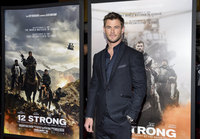 Chris Hemsworth Longsleeve T-shirt #2972692