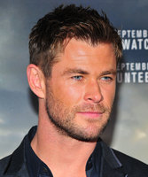 Chris Hemsworth Longsleeve T-shirt #2972693