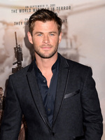 Chris Hemsworth Longsleeve T-shirt #2972697