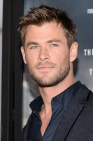 Chris Hemsworth Longsleeve T-shirt #2972700