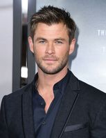 Chris Hemsworth Sweatshirt #2972722