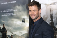 Chris Hemsworth Sweatshirt #2972729