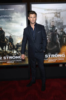 Chris Hemsworth tote bag #G1214832