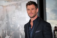 Chris Hemsworth Longsleeve T-shirt #2972738
