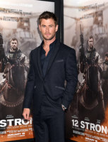 Chris Hemsworth Longsleeve T-shirt #2972741