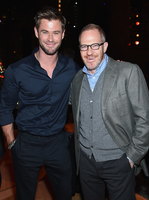 Chris Hemsworth Longsleeve T-shirt #2972749