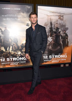 Chris Hemsworth Longsleeve T-shirt #2972755