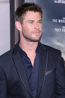 Chris Hemsworth Longsleeve T-shirt #2972763