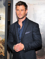 Chris Hemsworth Longsleeve T-shirt #2972770