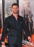 Chris Hemsworth Longsleeve T-shirt #2972779