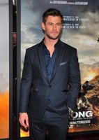 Chris Hemsworth Longsleeve T-shirt #2972781
