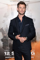 Chris Hemsworth Longsleeve T-shirt #2972782