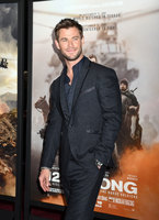 Chris Hemsworth Longsleeve T-shirt #2972796