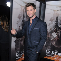 Chris Hemsworth Longsleeve T-shirt #2972798