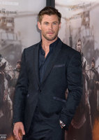Chris Hemsworth Sweatshirt #2972808