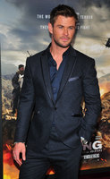 Chris Hemsworth Sweatshirt #2972812