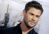 Chris Hemsworth Longsleeve T-shirt #2972813