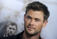 Chris Hemsworth Longsleeve T-shirt #2972815