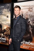 Chris Hemsworth Longsleeve T-shirt #2972817