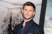 Chris Hemsworth Longsleeve T-shirt #2972821