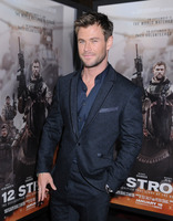 Chris Hemsworth Longsleeve T-shirt #2972826