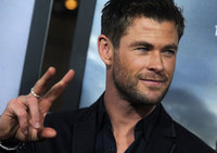 Chris Hemsworth Longsleeve T-shirt #2972828