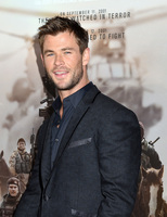 Chris Hemsworth Longsleeve T-shirt #2972832