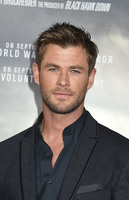 Chris Hemsworth Longsleeve T-shirt #2972839