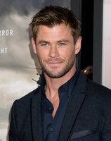 Chris Hemsworth Longsleeve T-shirt #2972841