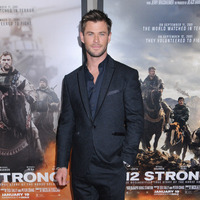 Chris Hemsworth Longsleeve T-shirt #2972844