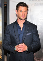 Chris Hemsworth Sweatshirt #2972854