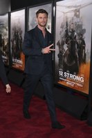 Chris Hemsworth Longsleeve T-shirt #2972858