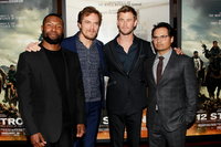 Chris Hemsworth Longsleeve T-shirt #2972861
