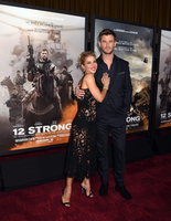Chris Hemsworth Longsleeve T-shirt #2972878