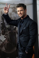 Chris Hemsworth Tank Top #2972886