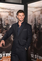 Chris Hemsworth Tank Top #2972891