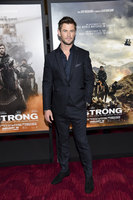 Chris Hemsworth hoodie #2972896