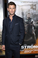 Chris Hemsworth Tank Top #2972900